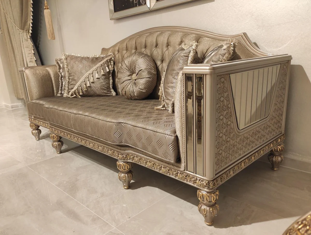 Luxus Barock Sofa Gold / Grau / Gold - Prunkvolles Wohnzimmer Sofa - Barockstil Wohnzimmer Möbel - Barock Einrichtung - Luxus Möbel im Barockstil - Edel & Prunkvoll