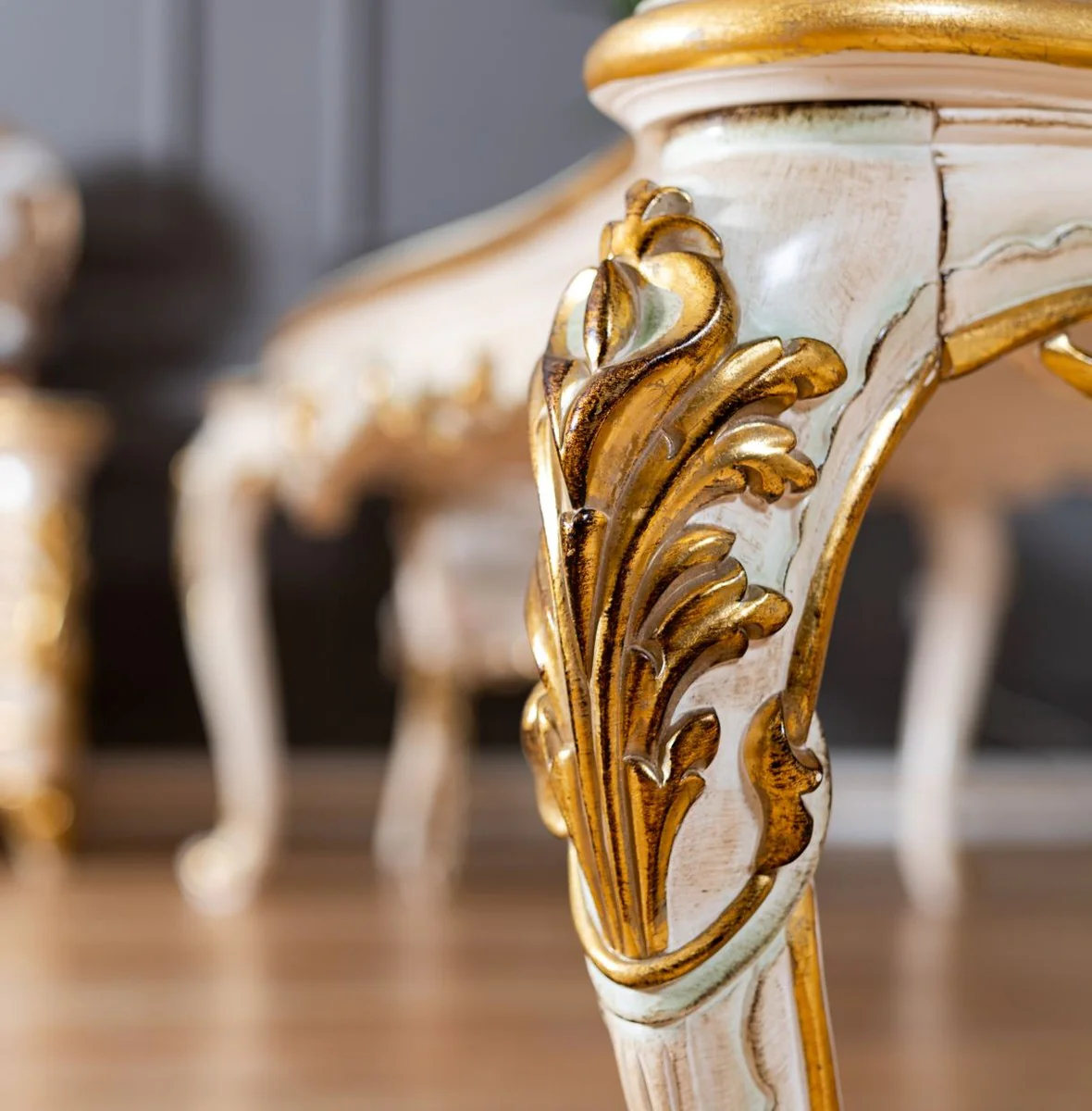 Luxus Barock Esszimmer Set - 1 Barock Esstisch & 8 Barock Esszimmerstühle mit elegantem Muster - Prunkvolle Esszimmer Möbel im Barockstil