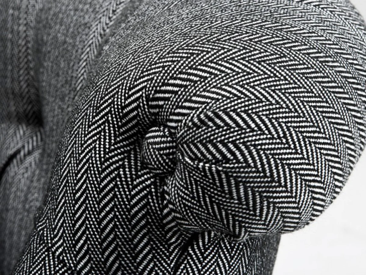 Luxus Barock Salon Sessel Paris mit Fischgratmuster schwarz/weiss aus der Luxus Kollektion von - Hotel Cafe Restaurant Möbel Einrichtung