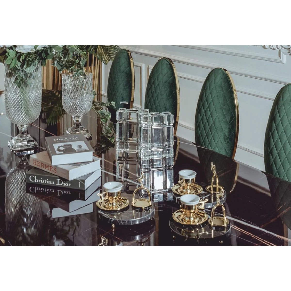 Luxus Esszimmer Stuhl Grün / Gold H. 108 cm - Esszimmer Möbel