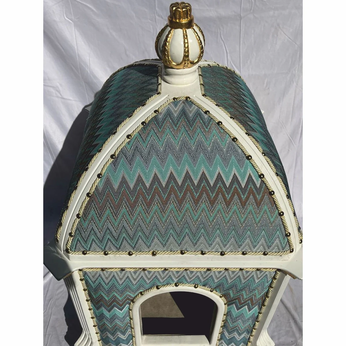 Pompöös by Barock Katzenhaus Grün / Weiß / Gold - designed by Harald Glööckler