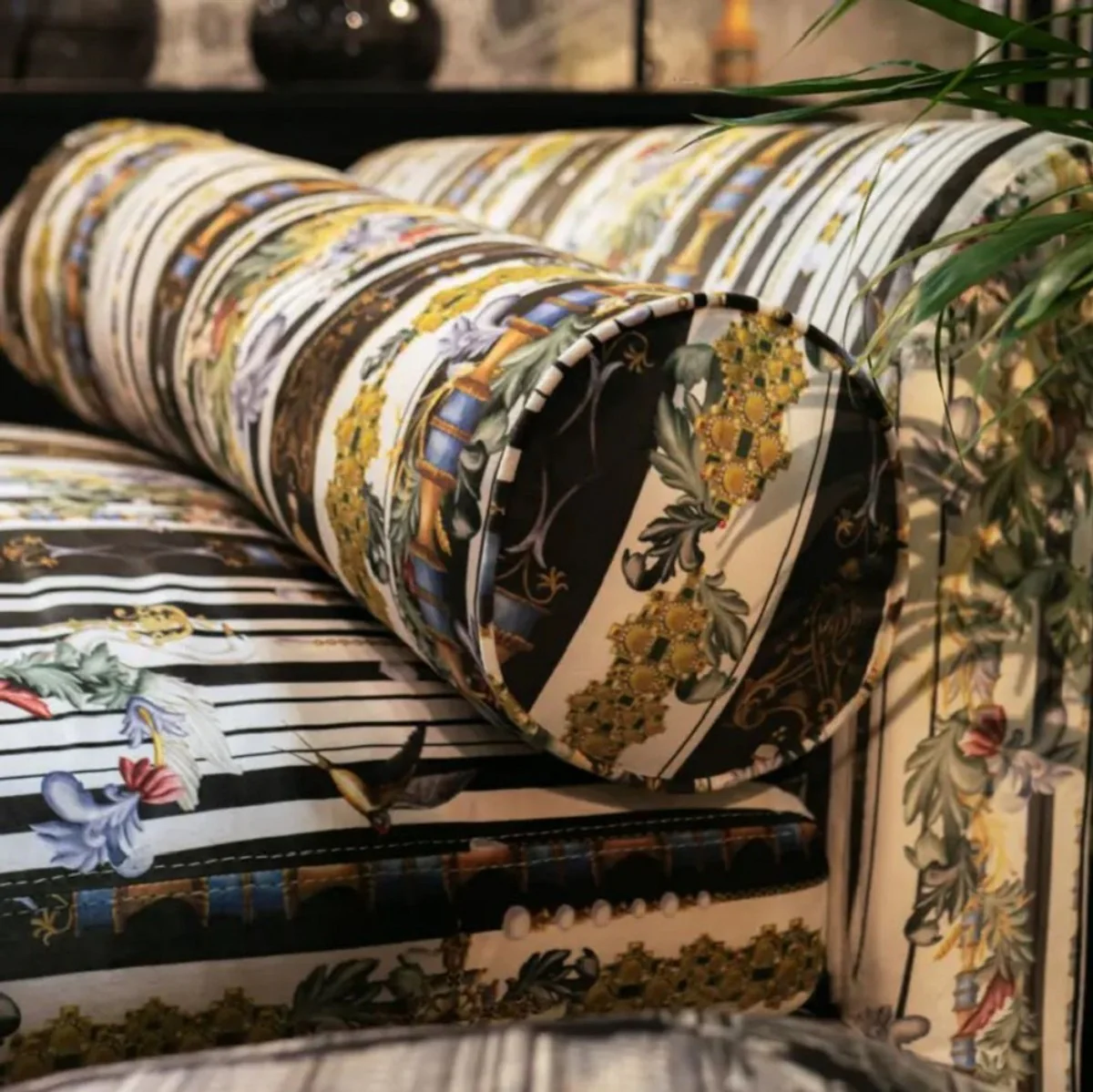 Luxus Chaiselongue mit Streifen Mehrfarbig / Schwarz 84 x 164 x H. 80 cm - Wohnzimmer Liegesessel - Recamiere - Wohnzimmer Möbel - Luxus Möbel