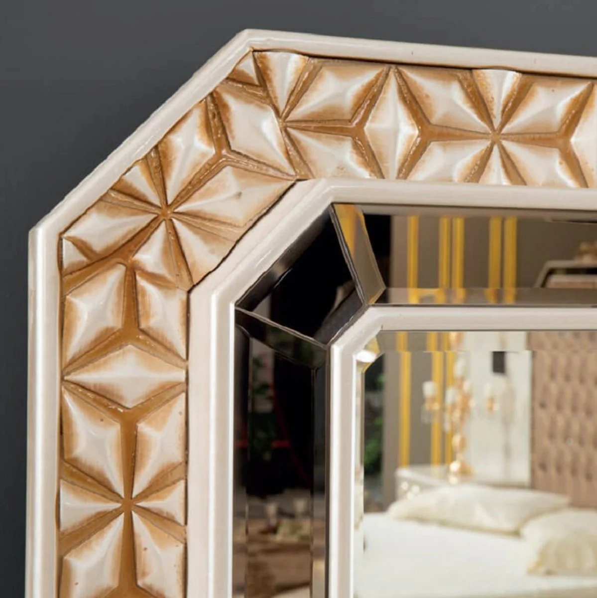 Luxus Barock Schlafzimmer Kommode mit Spiegel Weiß / Gold - Barock Schlafzimmer Möbel - Edel & Prunkvoll