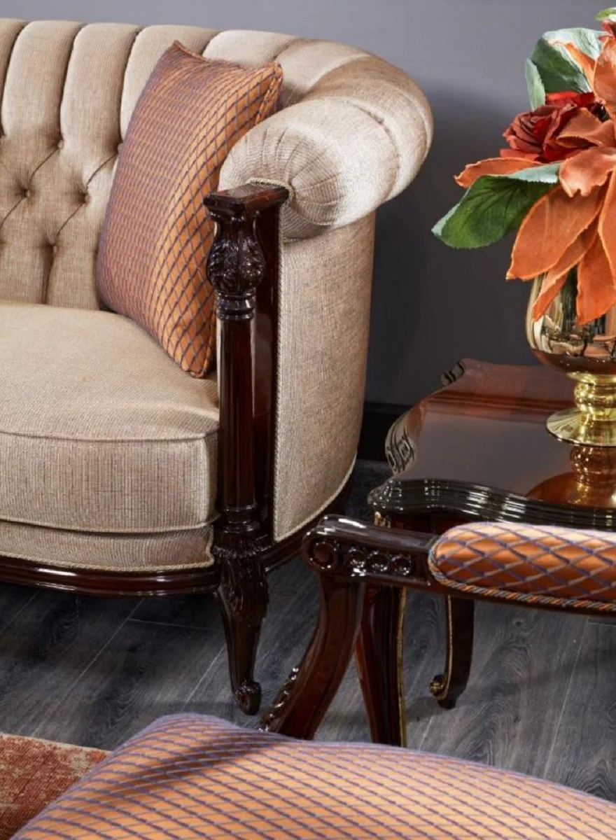 Luxus Barock Chesterfield Sofa Beige / Dunkelbraun - Prunkvolles Wohnzimmer Sofa - Barockstil Wohnzimmer Möbel - Luxus Möbel im Barockstil - Barock Einrichtung - Edel & Prunkvoll