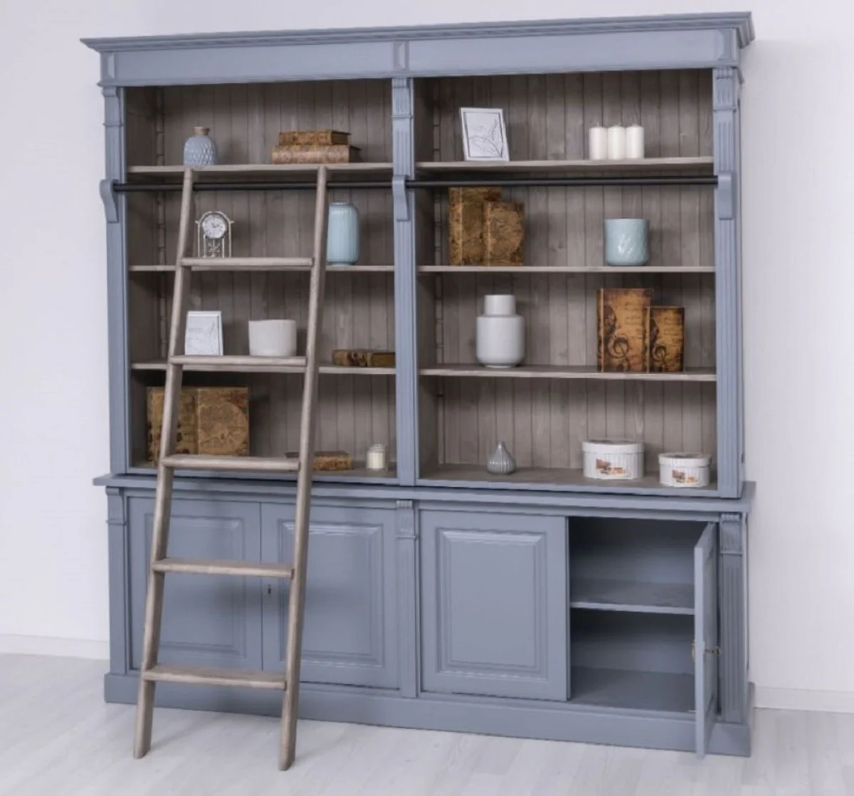 Landhausstil Bücherschrank mit Leiter Hellblau / Grau 223 x 51 x H. 228 cm - Massivholz Schrank - Wohnzimmerschrank - Regalschrank - Büroschrank - Landhausstil Möbel