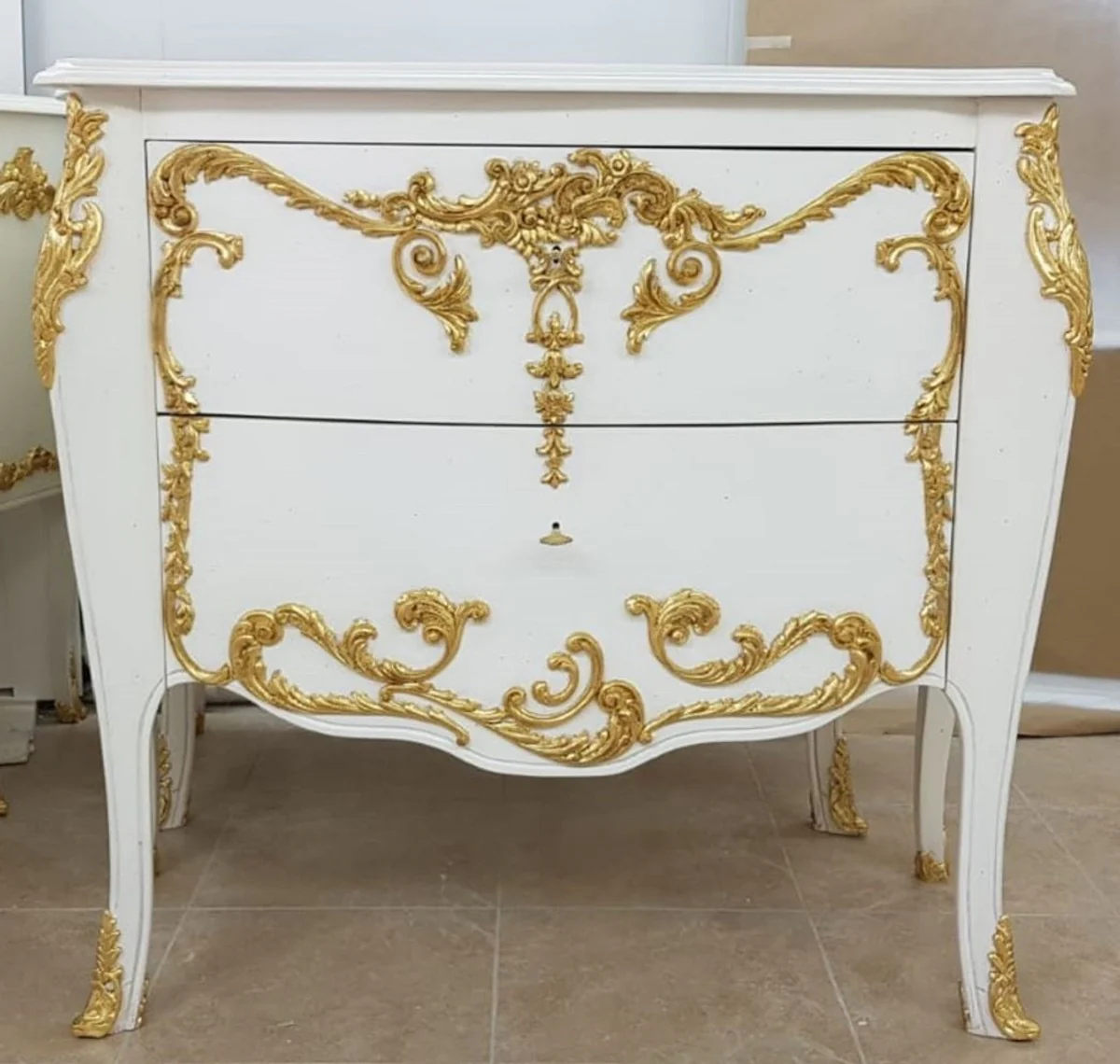 Luxus Barock Kommode Weiß / Gold - Handgefertigte Massivholz Kommode mit 2 Schubladen - Luxus Möbel im Barockstil - Barock Möbel - Luxus Qualität - Made in Italy