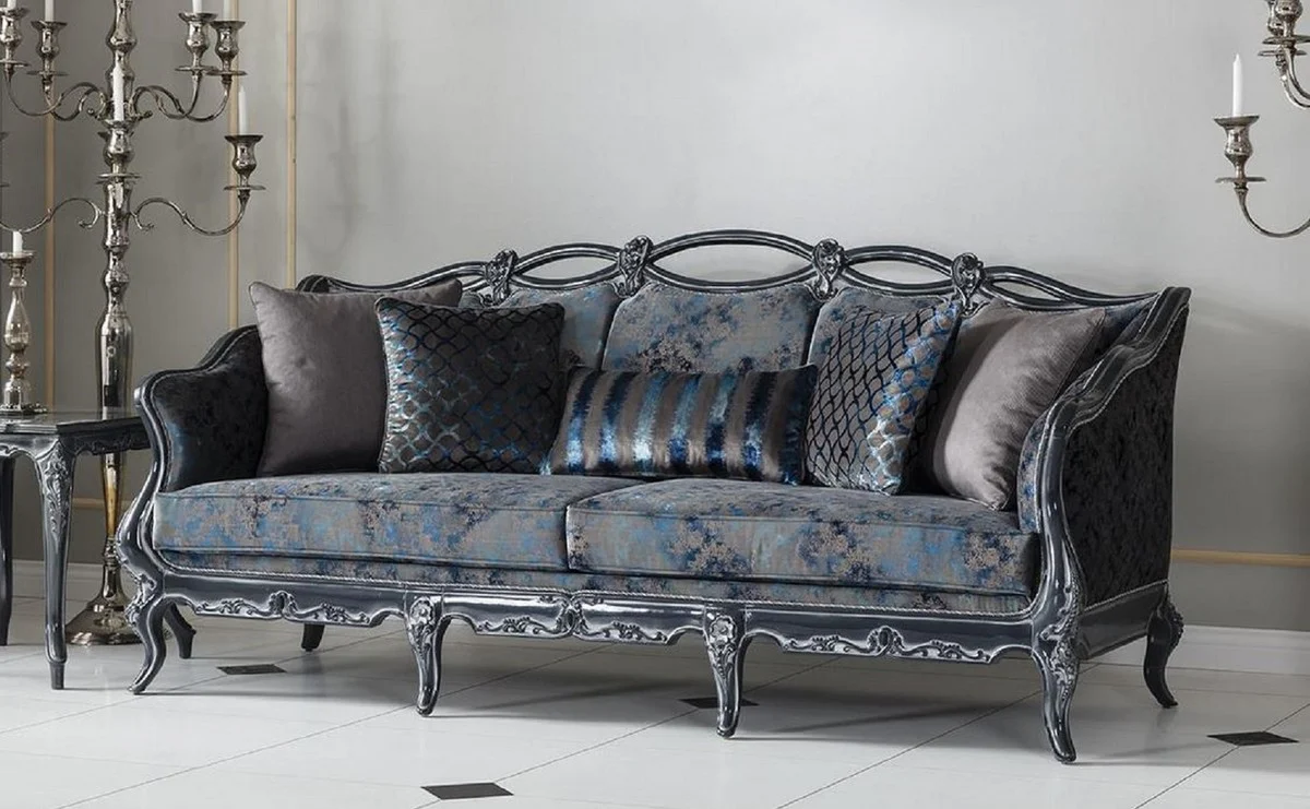 Luxus Barock Sofa Grau / Blau / Grau 224 x 103 x H. 110 cm - Edles Wohnzimmer Sofa mit elegantem Muster und dekorativen Kissen - Barockstil Wohnzimmer Möbel