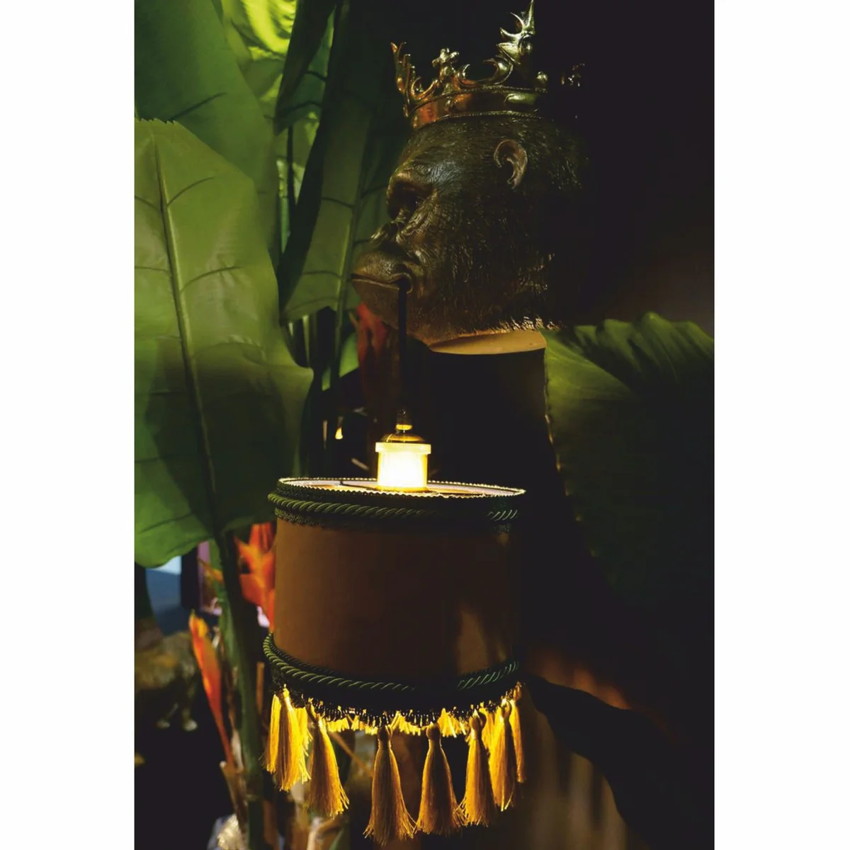 Luxus Wandleuchte Affenkopf mit Krone Gold / Braun / Grün H. 54 cm