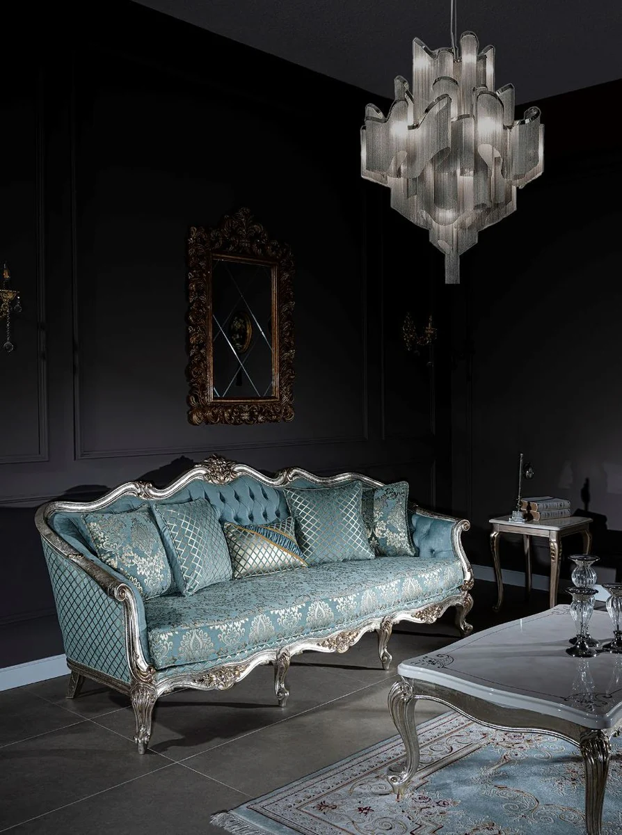 Luxus Barock Sofa Hellblau / Silber / Gold 238 x 85 x H. 106 cm - Wohnzimmer Sofa mit elegantem Muster und dekorativen Kissen - Barock Wohnzimmer Möbel