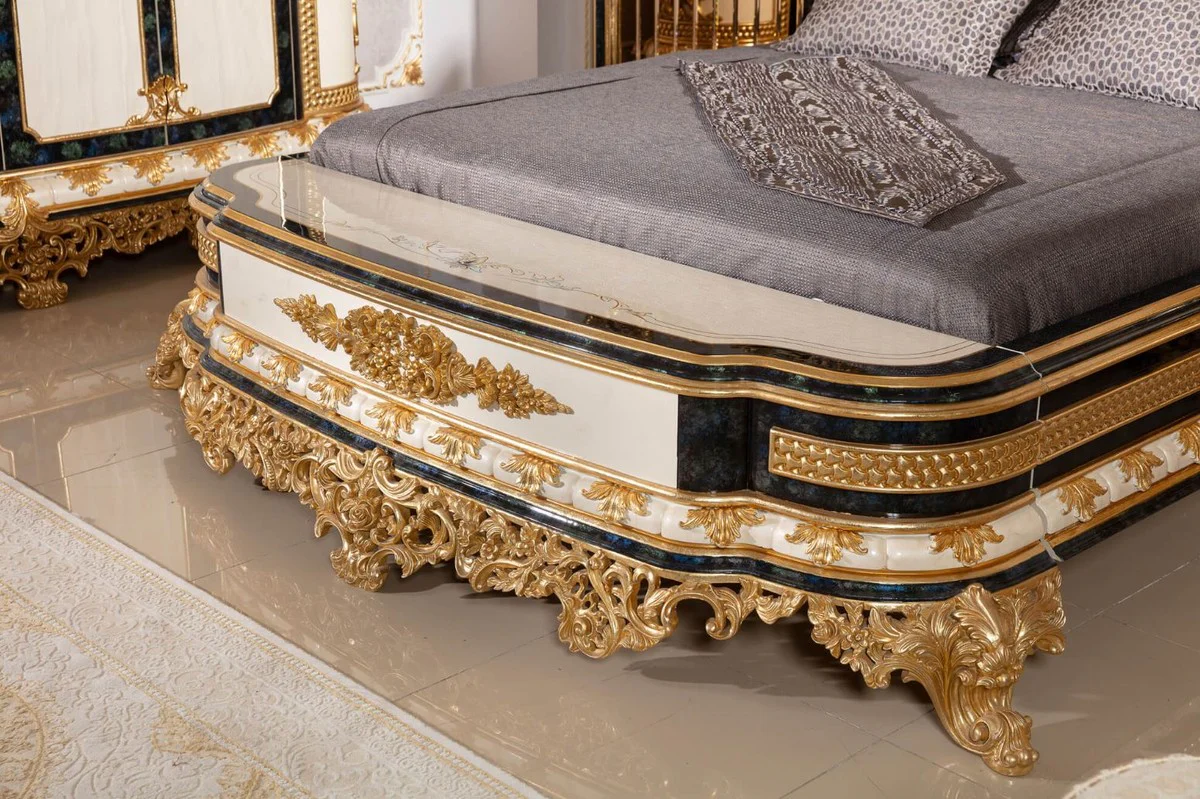 Luxus Barock Doppelbett Gold / Weiß / Blau / Gold - Prunkvolles Massivholz Bett mit verspiegeltem Kopfteil - Schlafzimmer Möbel im Barockstil - Edel & Prunkvoll