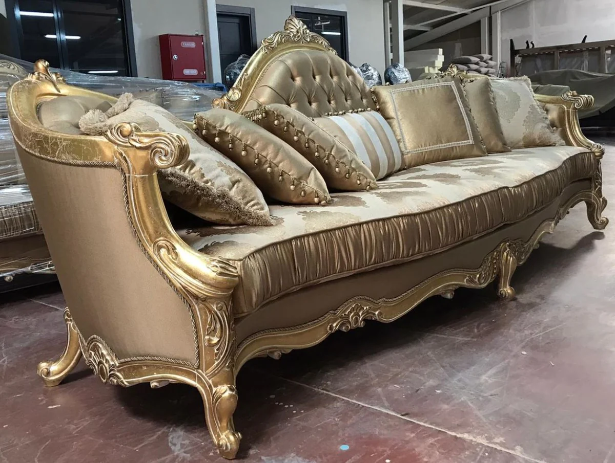 Luxus Barock Sofa Gold 300 x 90 x H. 119 cm - Prunkvolles Wohnzimmer Sofa mit elegantem Muster - Barock Möbel