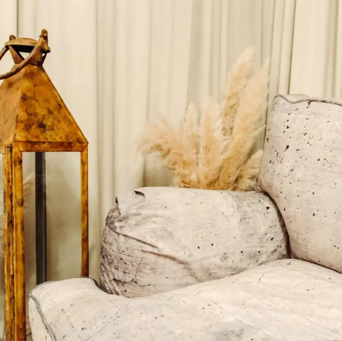 Luxus Samt Sofa Zementgrau 215 x 97 x H. 82 cm - Wohnzimmer Sofa - Hotel Sofa - Wohnzimmer Möbel - Hotel Möbel - Luxus Möbel - Wohnzimmer Einrichtung - Luxus Einrichtung