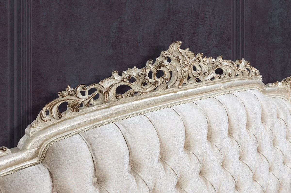 Luxus Barock Sofa Cremefarben / Beige / Antik Gold - Prunkvolles Wohnzimmer Sofa mit elegantem Muster - Barock Wohnzimmer Möbel