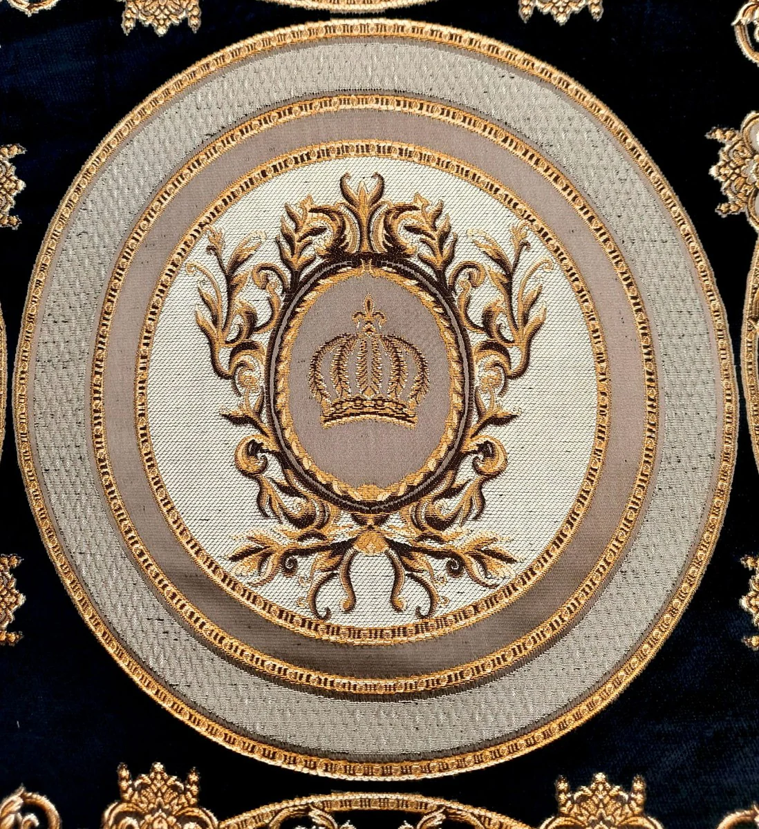 Harald Glööckler Luxus Deko Kissen Pompöös by Schwarz / Creme / Braun / Gold - Glööckler Kissen - Designer Zierkissen - Harald Glööckler Designer Deko Accessoires - Luxus Qualität