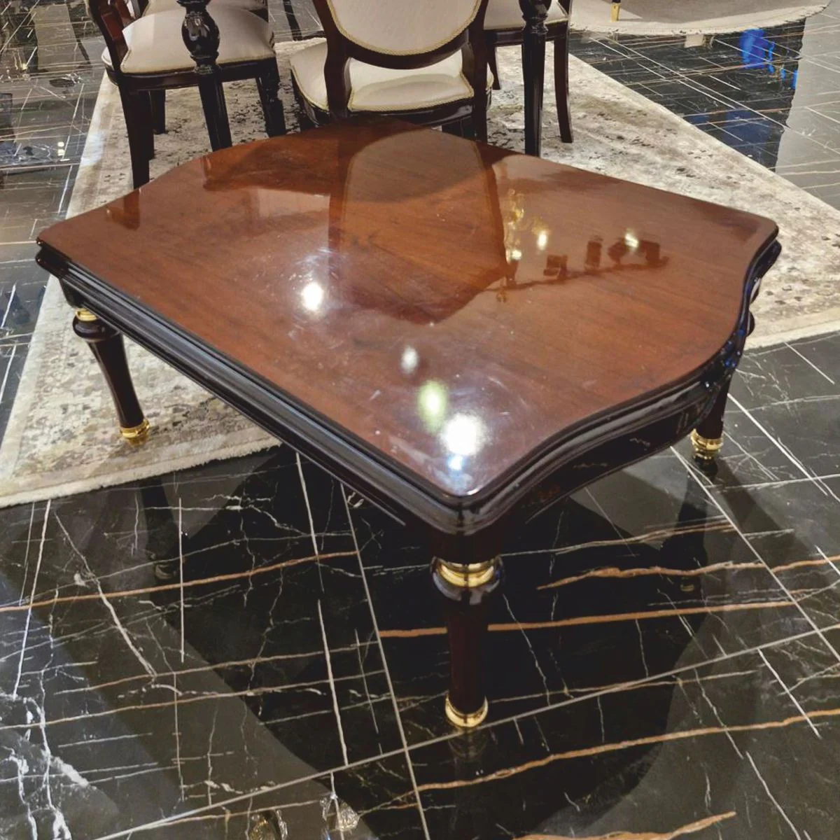 Luxus Barock Couchtisch Dunkelbraun / Gold 118 cm - Barock Möbel