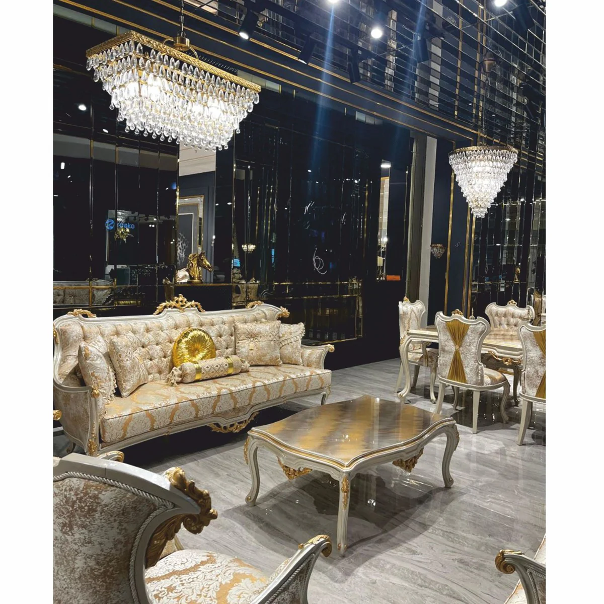 Luxus Barock Couchtisch Grau / Gold 127 cm - Barockstil Wohnzimmer Möbel