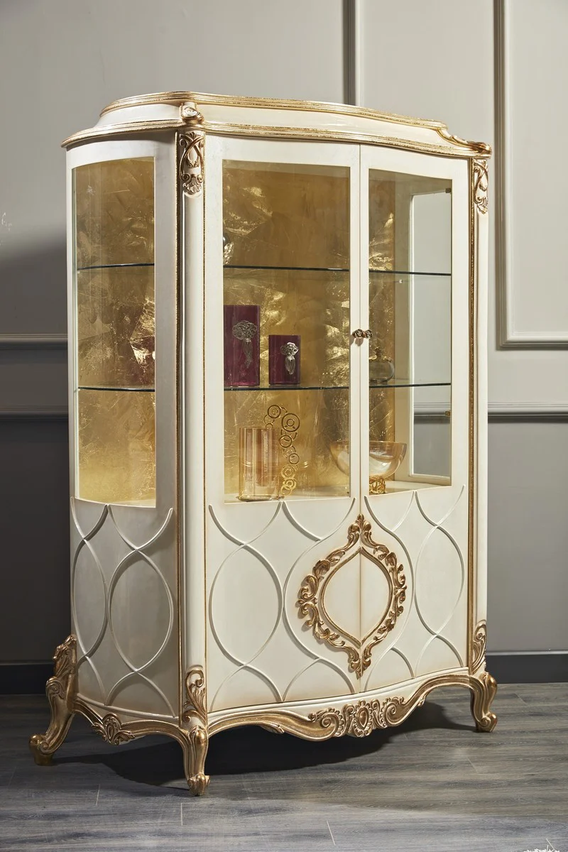 Luxus Barock Vitrine Weiß / Antik Gold 132 x 57 x H. 201 cm - Prunkvoller Barock Vitrinenschrank mit 2 Türen - Barock Wohnzimmermöbel