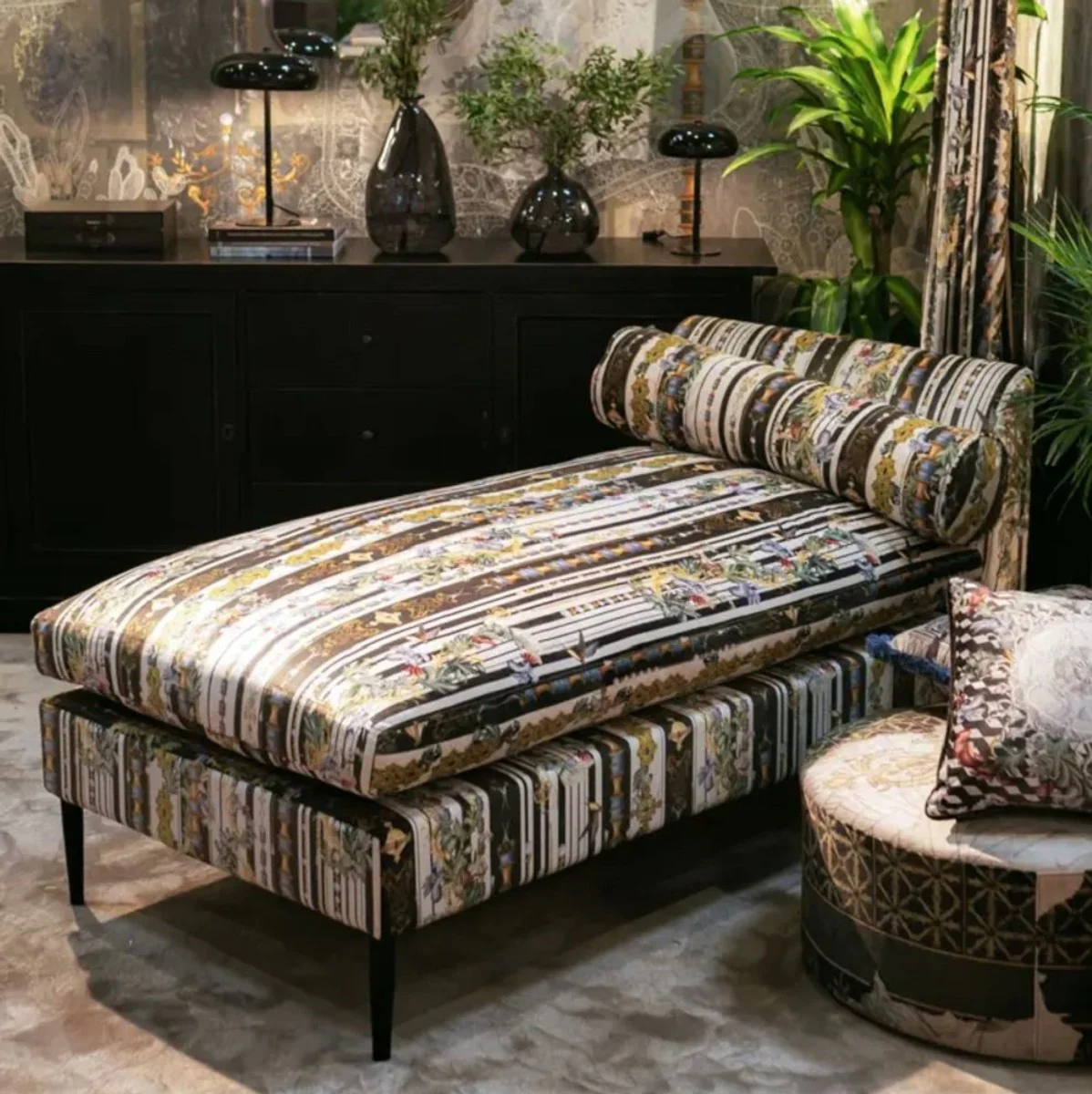 Luxus Chaiselongue mit Streifen Mehrfarbig / Schwarz 84 x 164 x H. 80 cm - Wohnzimmer Liegesessel - Recamiere - Wohnzimmer Möbel - Luxus Möbel