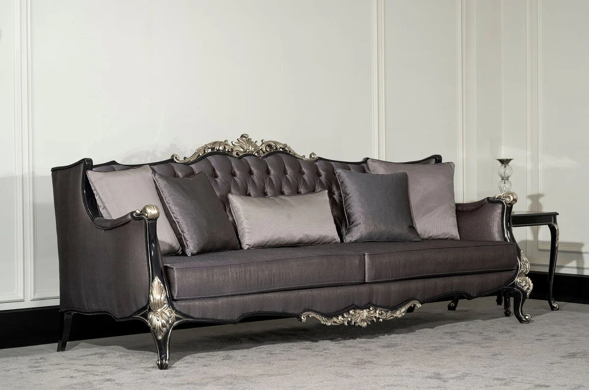 Luxus Barock Wohnzimmer Sofa Lila / Schwarz / Silber - Prunkvolles Barockstil Sofa mit dekorativen Kissen - Luxus Wohnzimmer Möbel im Barockstil - Barock Möbel