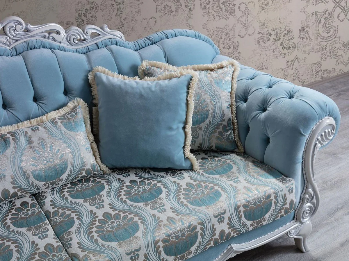 Luxus Barock Wohnzimmer Sofa mit dekorativen Kissen Hellblau / Grau 237 x 90 x H. 105 cm - Barock Möbel - Edel & Prunkvoll