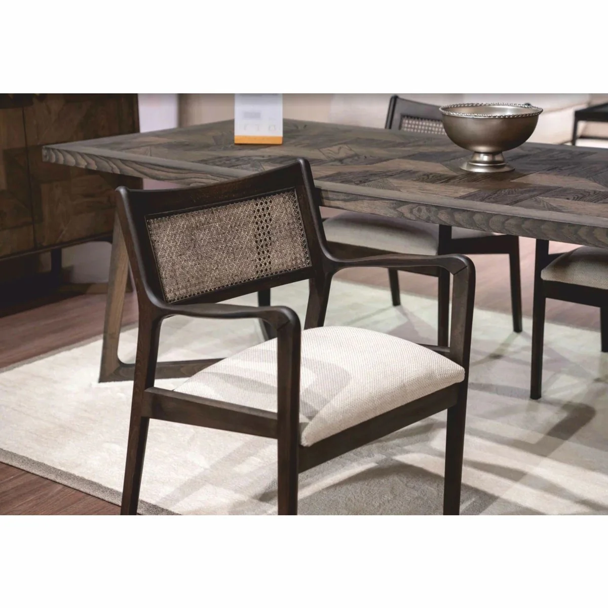 Luxus Esszimmer Set Braun / Creme - 1 Esstisch und 6 Esszimmer Stühle - Luxus Möbel