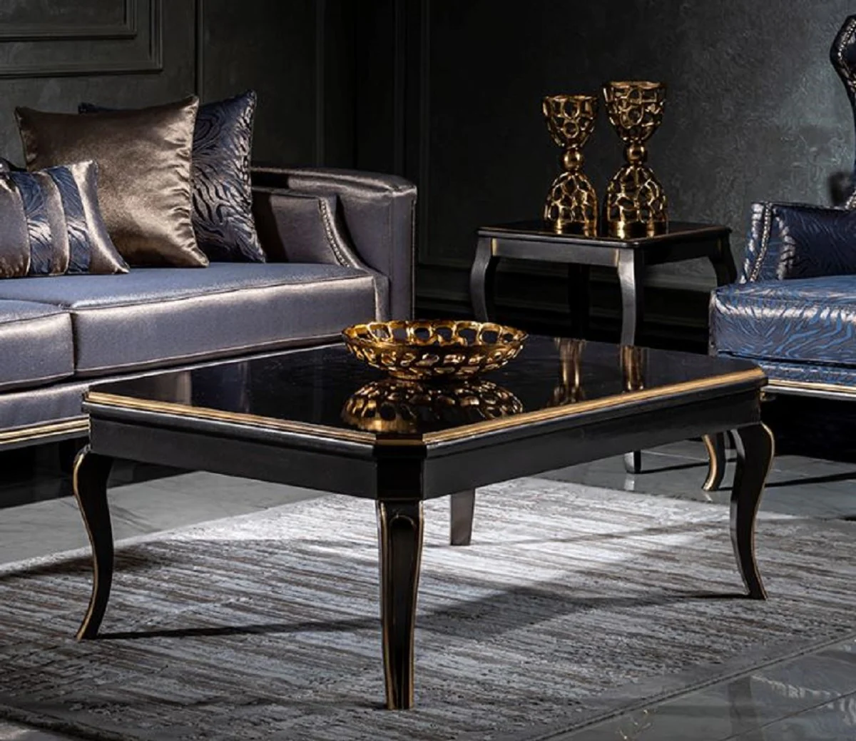 Luxus Barock Wohnzimmer Set Blau / Schwarz / Gold - 2 Sofas & 2 Sessel & 1 Couchtisch - Wohnzimmer Möbel im Barockstil - Edel & Prunkvoll