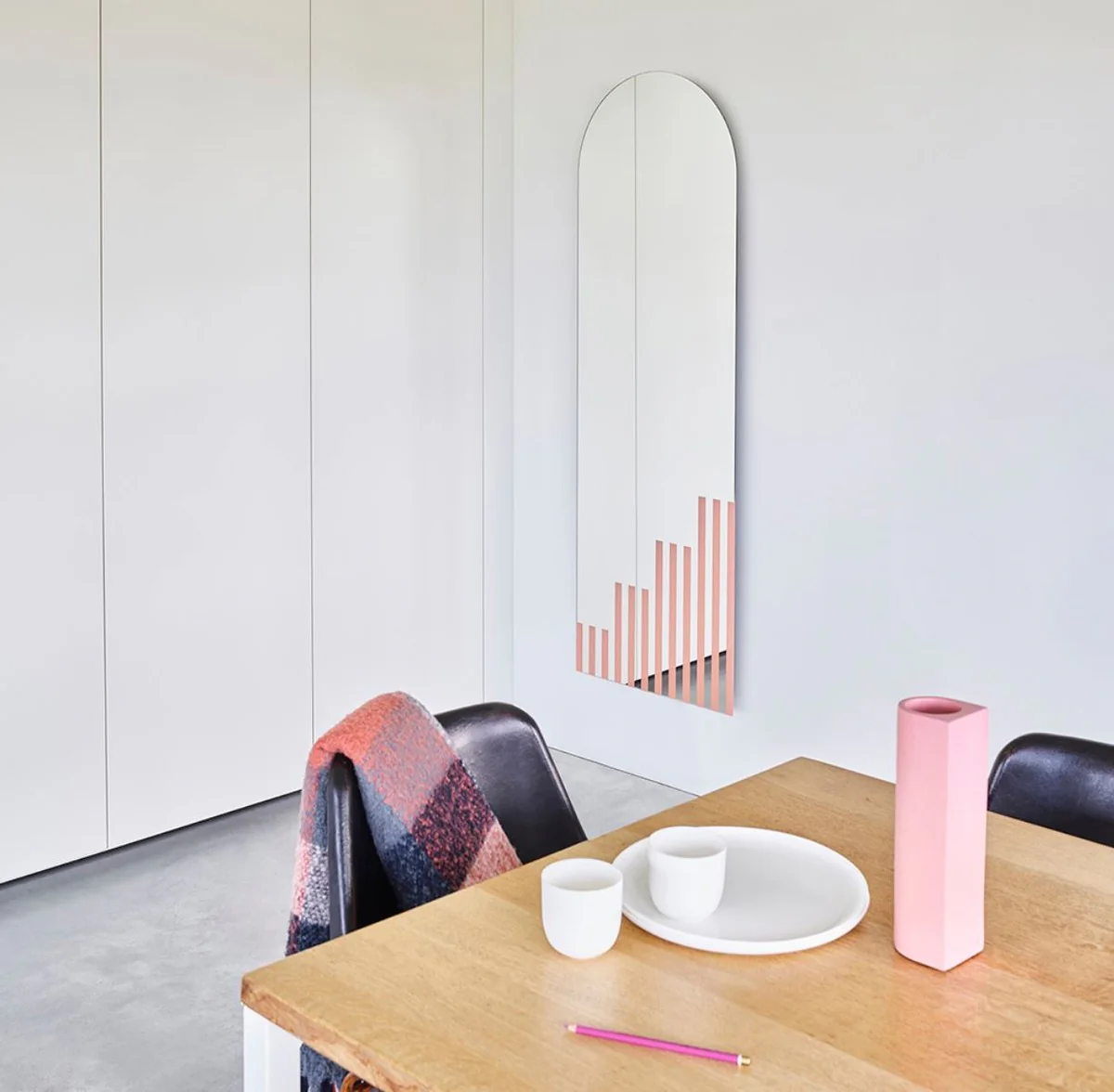 Designer Wandspiegel Hellrosa Streifen 50 x 1 x H. 150 cm - Wohnzimmer Spiegel - Schlafzimmer Spiegel - Garderoben Spiegel - Designer Möbel