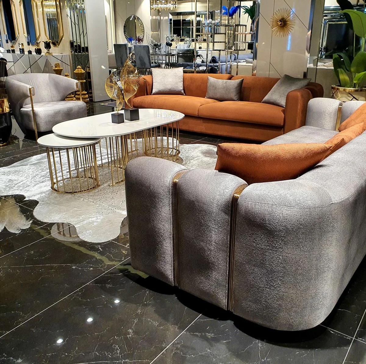 Luxus Sofa Orange / Gold 240 x 95 x H. 85 cm - Wohnzimmer Sofa - Hotel Sofa - Luxus Möbel