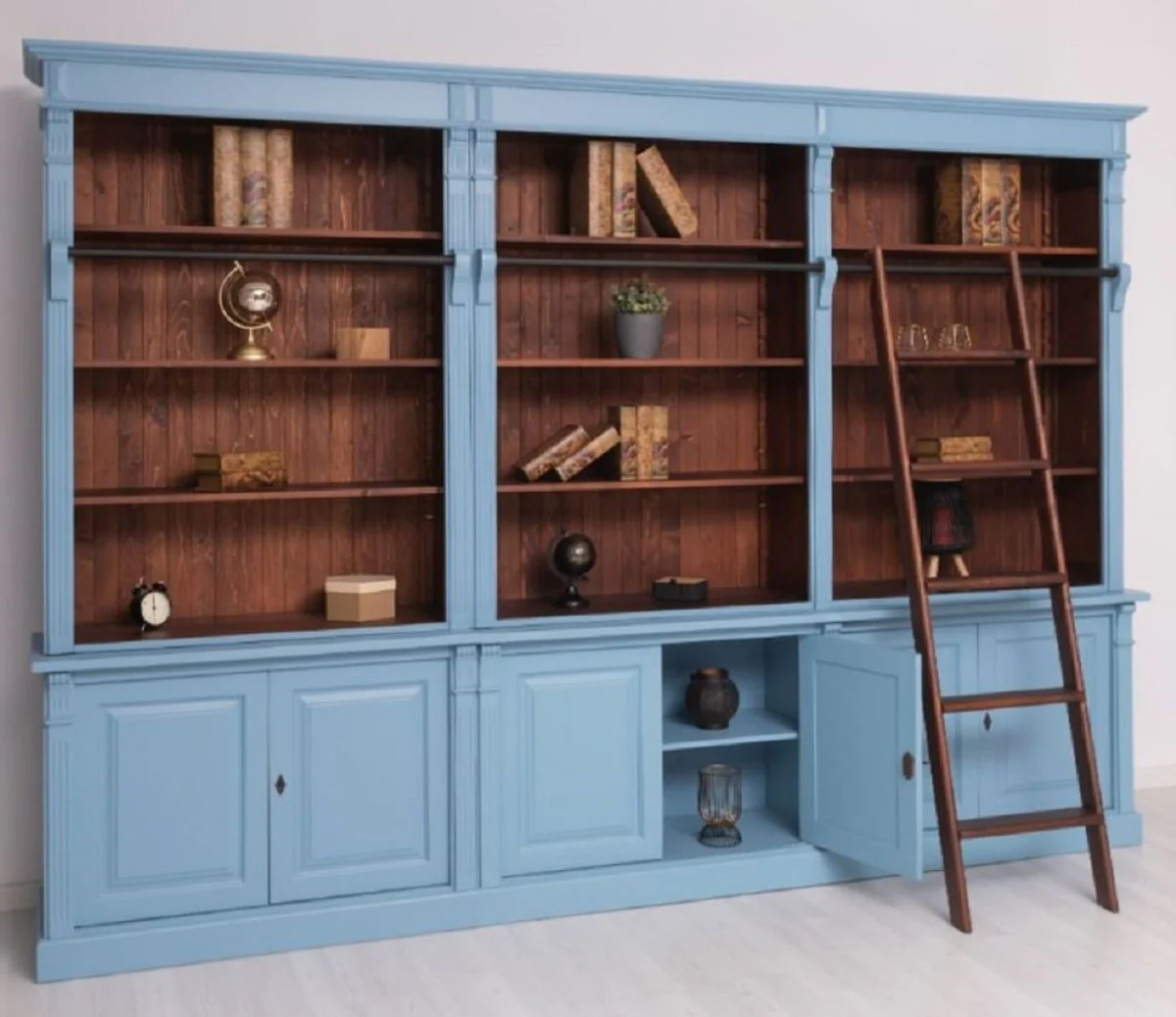 Landhausstil Bücherschrank mit Leiter Hellblau / Dunkelbraun 223 x 51 x H. 228 cm - Massivholz Schrank - Wohnzimmerschrank - Regalschrank - Büroschrank - Landhausstil Möbel