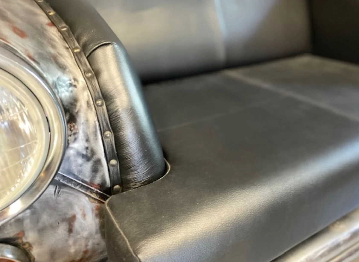 Designer Autosofa Schwarz / Grau / Silber 158 x 83 x H. 70 cm - Wohnzimmer Sofa im Auto Design - Wohnzimmer Auto Möbel