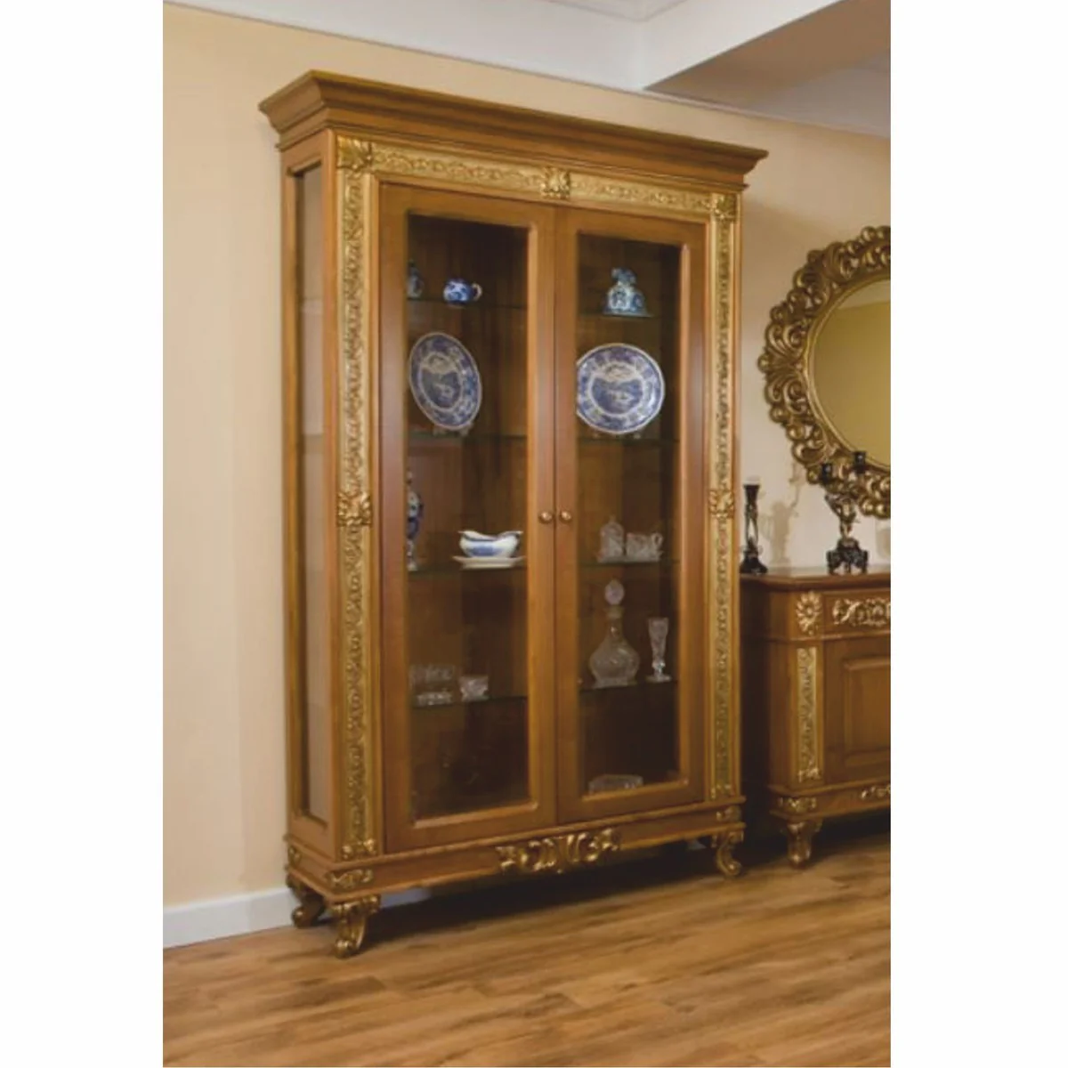 Luxus Barock Vitrine Braun / Gold 122,5 x H. 218,5 cm - Barock Möbel