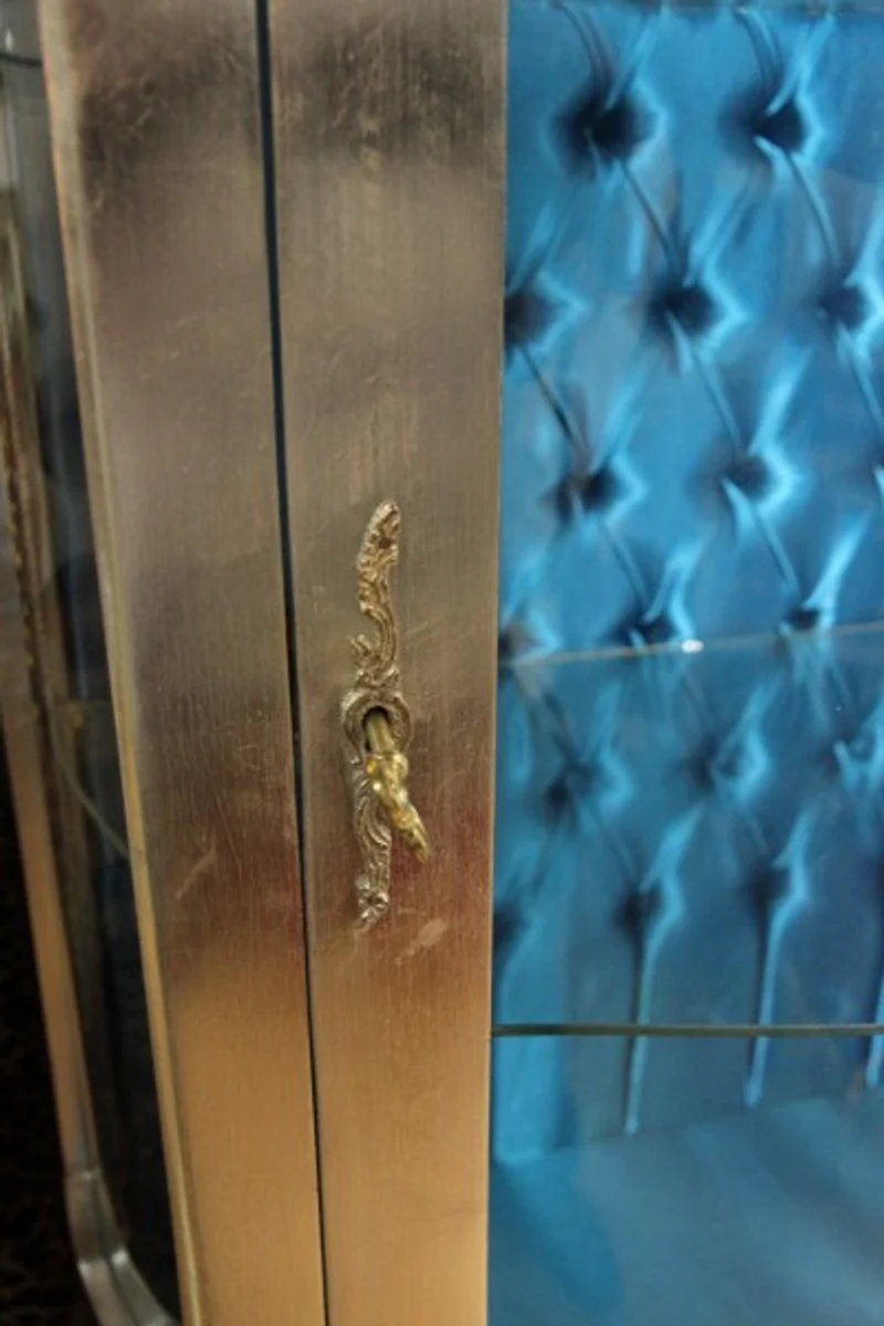 Barock Vitrine Silber mit Azzurfarbenen Innenstoff - Antik Stil Möbel