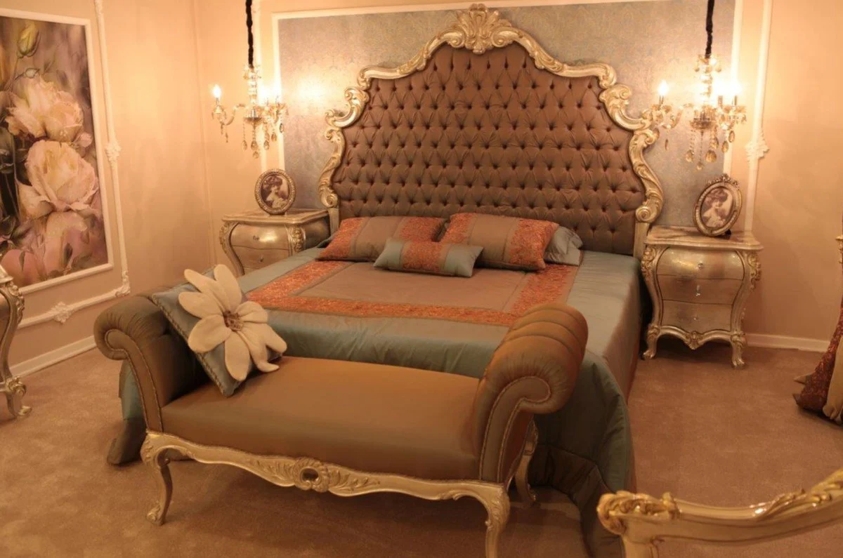 Luxus Barock Doppelbett Braun / Silber / Gold 230 x 200 x H. 220 cm - Edles Massivholz Bett mit Kopfteil - Prunkvolle Schlafzimmer Möbel im Barockstil