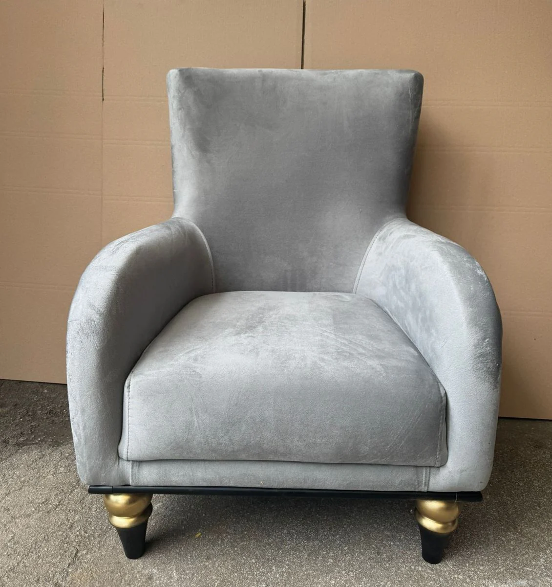 Luxus Art Deco Chesterfield Wohnzimmer Sessel Grau / Schwarz / Gold