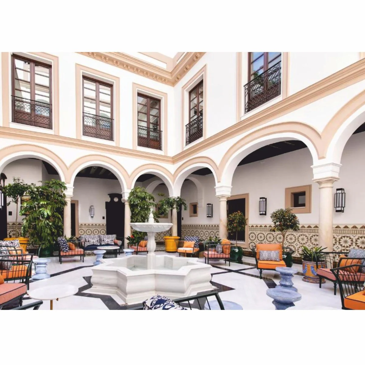 Luxus Barock Keramik Blumentopf Beige / Blau / Weiß Ø 53 x H. 54 cm