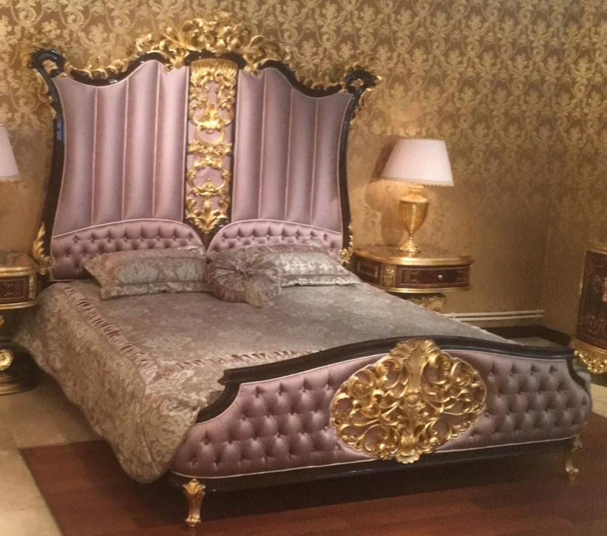 Luxus Barock Doppelbett Rosa / Dunkelbraun / Gold - Edles Massivholz Bett mit Kopfteil - Prunkvolle Schlafzimmer Möbel im Barockstil