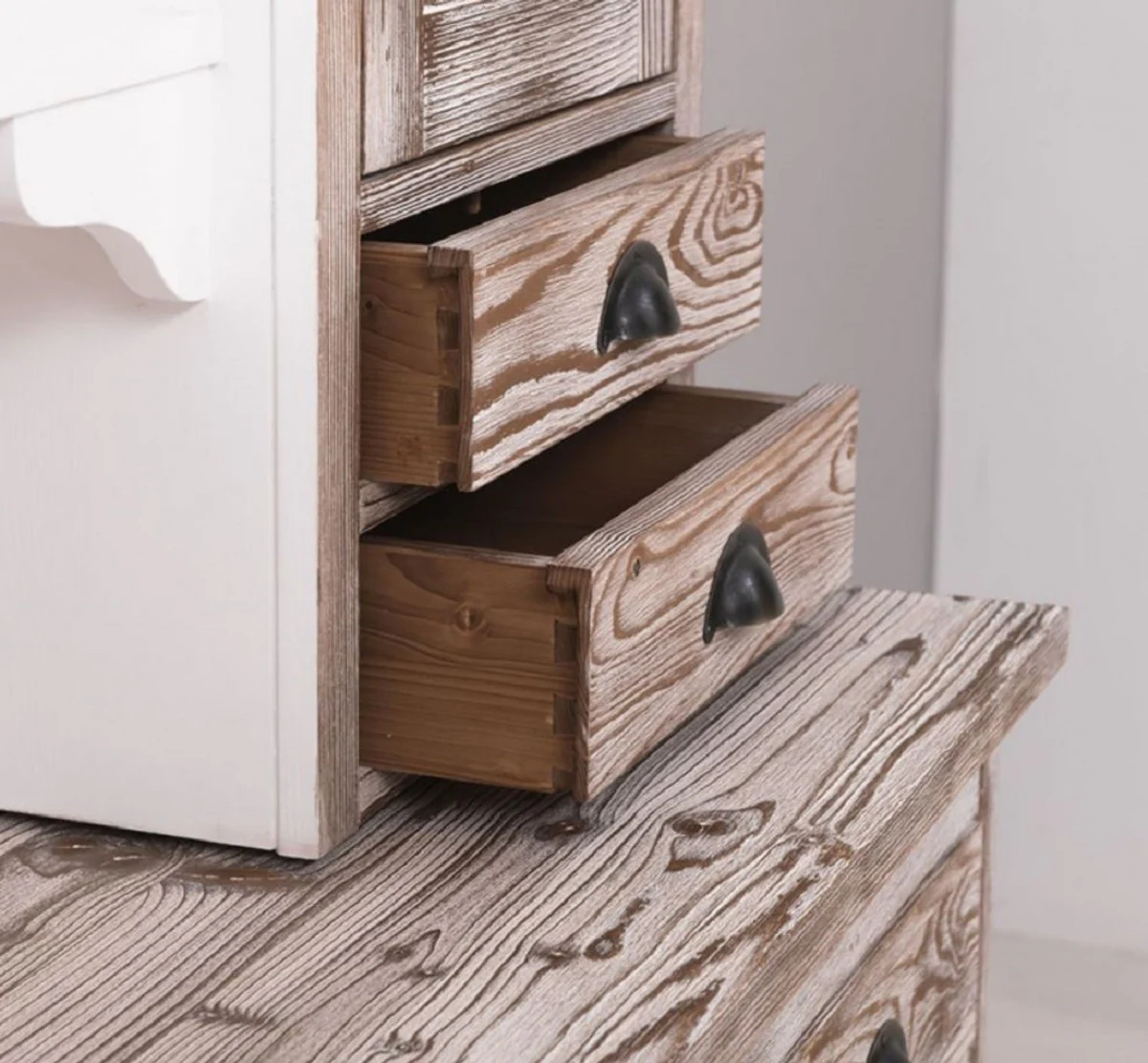 Landhausstil Esszimmerschrank Braun / Weiß 180 x 50 x H. 197 cm - Massivholz Küchenschrank - Esszimmermöbel im Landhausstil - Landhausstil Esszimmer Einrichtung