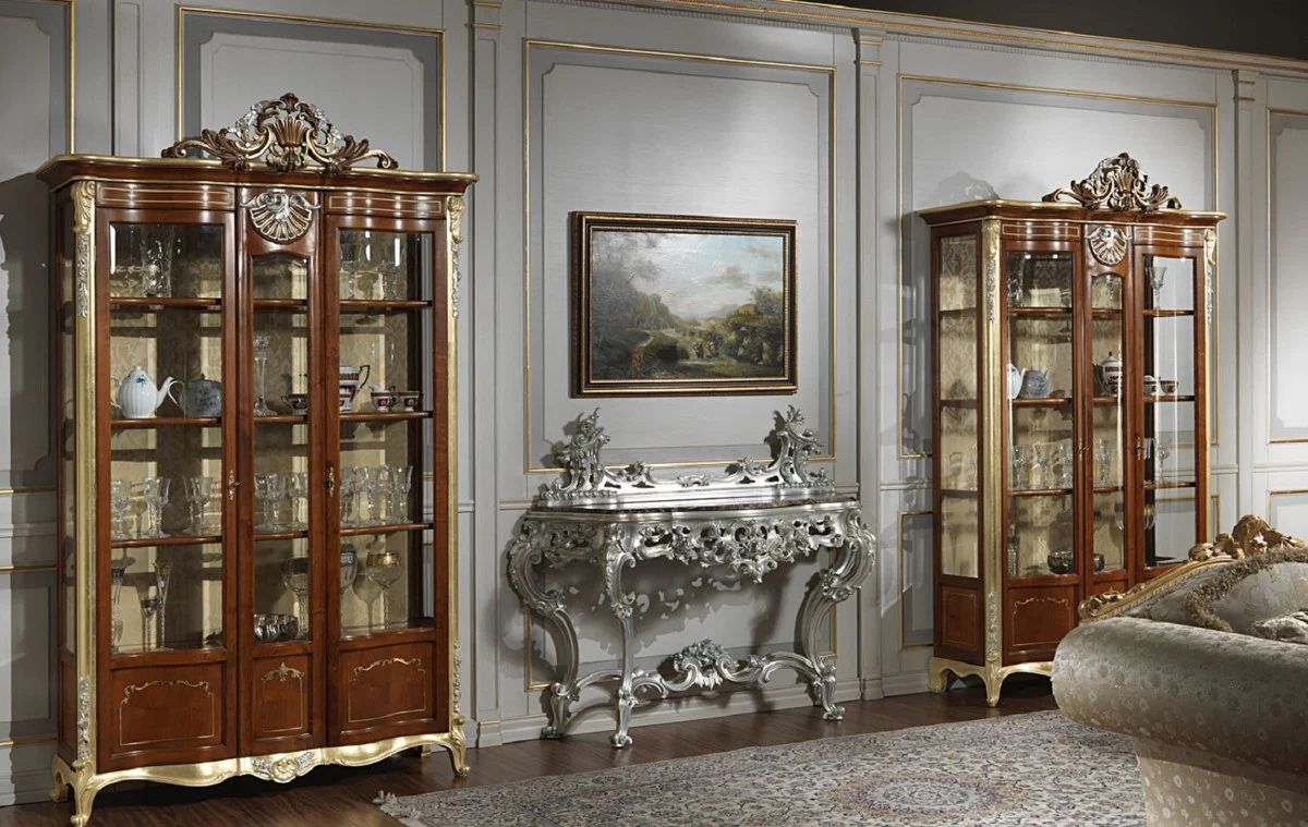 Luxus Barock Vitrine Braun / Gold / Silber - Edler Massivholz Vitrinenschrank mit 2 Türen - Hotel Möbel - Schloss Möbel - Luxus Qualität - Made in Italy