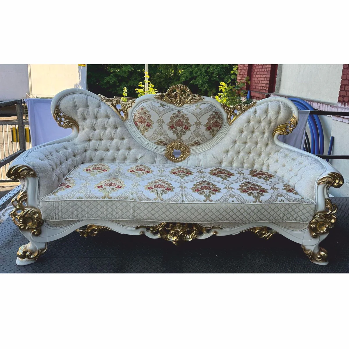 Luxus Barock Wohnzimmer Sofa Creme / Weiß / Gold 220 cm - Barock Möbel