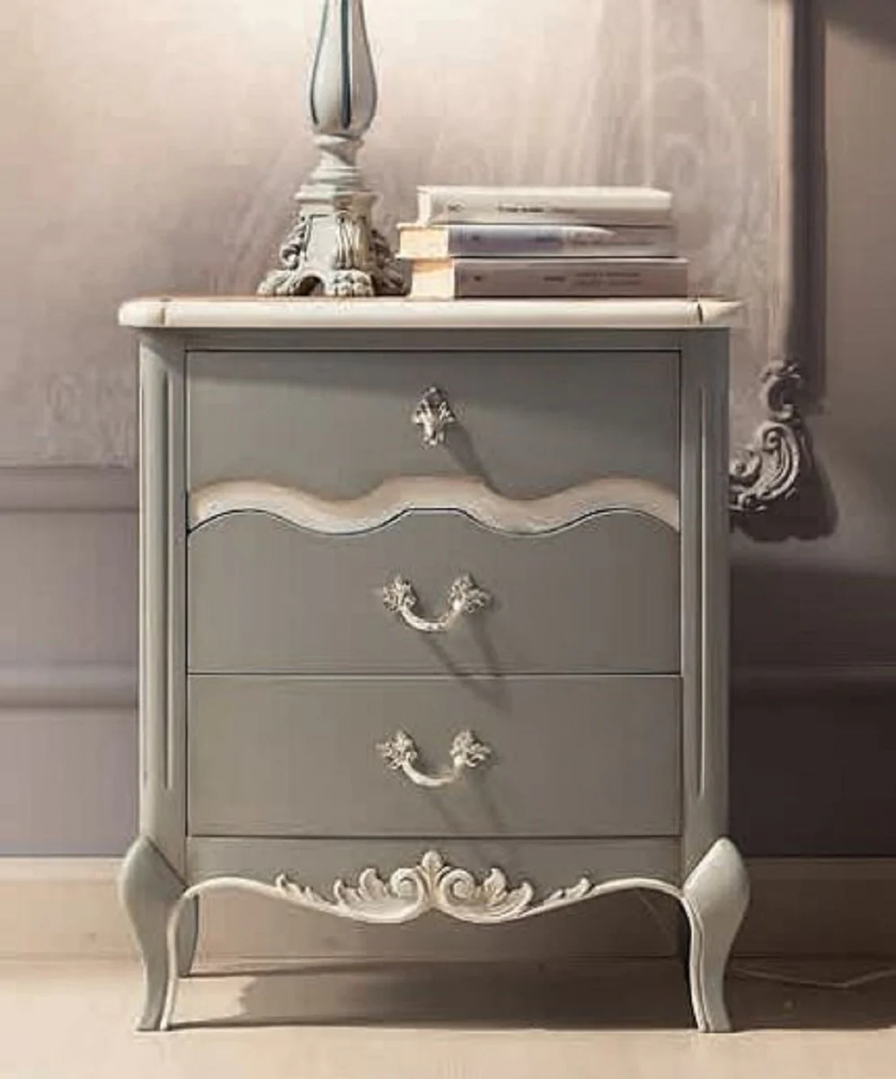 Luxus Barock Nachtkommode mit 3 Schubladen Grau / Weiß - Handgefertigter Barock Nachttisch - Barock Schlafzimmer Möbel - Luxus Möbel in Barockstil - Luxus Qualität - Made in Italy