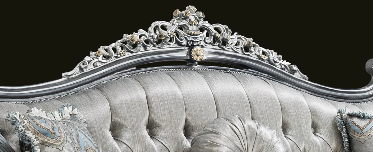 Luxus Barock Sofa Silber / Türkis / Gold 248 x 96 x H. 118 cm - Prunkvolles Massivholz Wohnzimmer Sofa mit elegantem Muster und dekorativen Kissen - Barock Wohnzimmer Möbel