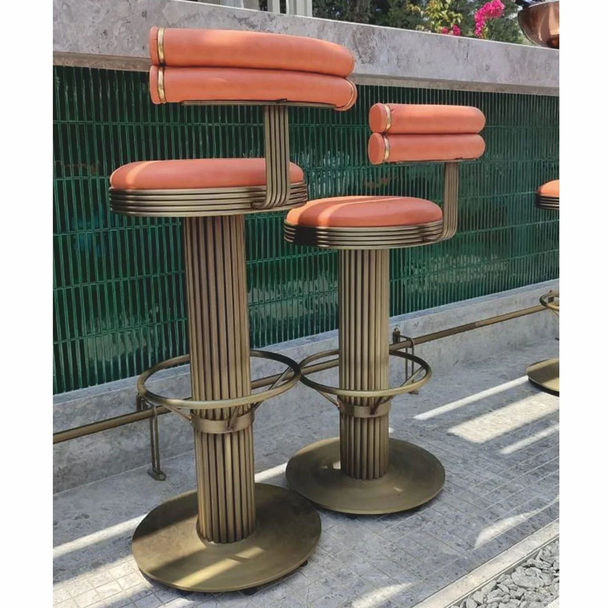 Luxus Barstuhl Messing / Orange H. 98 cm - Hotel & Bar Möbel