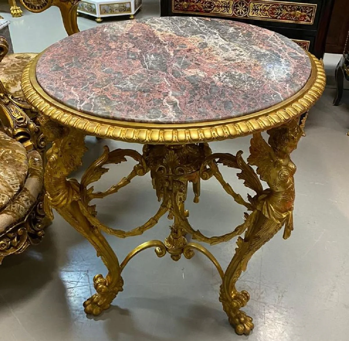 Luxus Barock Beistelltisch Gold / Grau / Rot - Prunkvoller runder Bronze Tisch mit Marmorplatte - Luxus Möbel im Barockstil - Barockstil Wohnzimmer Möbel - Barock Möbel