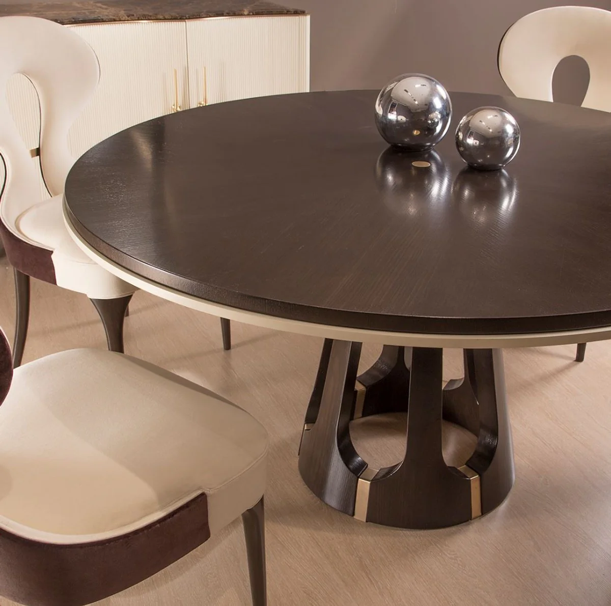 Luxus Art Deco Esszimmer Set Creme / Braun / Gold - 1 Runder Luxus Art Deco Esstisch & 4 Luxus Art Deco Esszimmerstühle - Art Deco Esszimmer Möbel - Luxus Qualität - Made in Italy