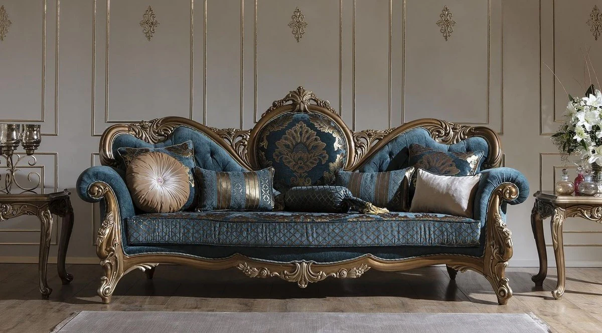 Luxus Barock Sofa Blau / Gold 260 x 90 x H. 125 cm - Prunkvolles Wohnzimmer Sofa mit elegantem Muster und dekorativen Kissen - Barock Möbel