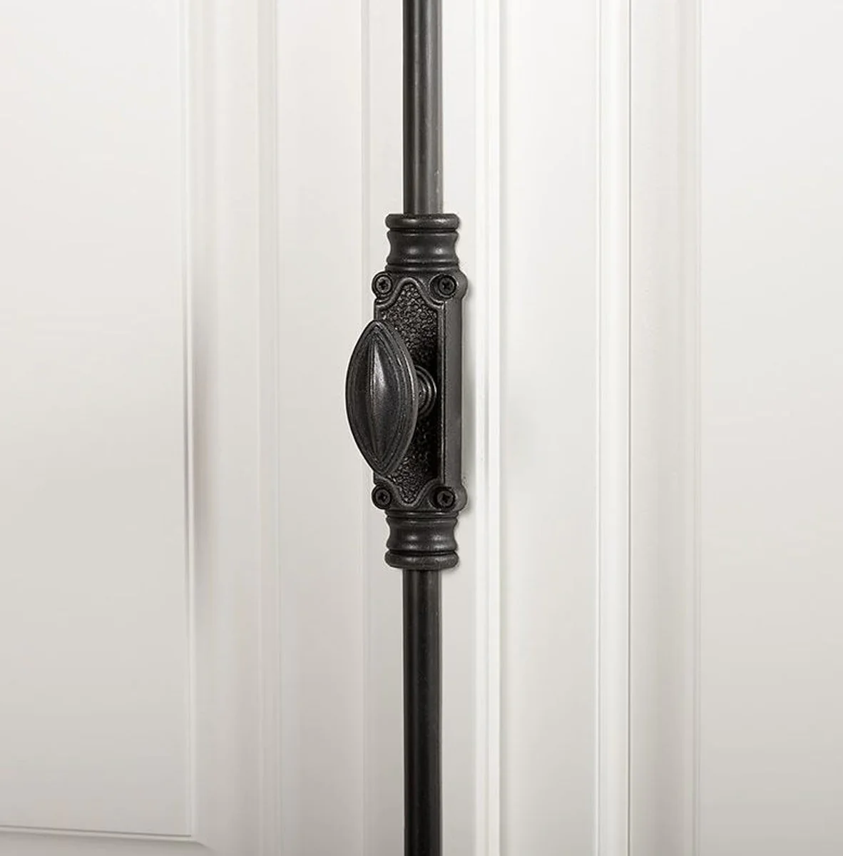 Massivholz Schrank Weiß mit großzügigem Stauraum 48 x 88 x 245cm mit 4 Türen