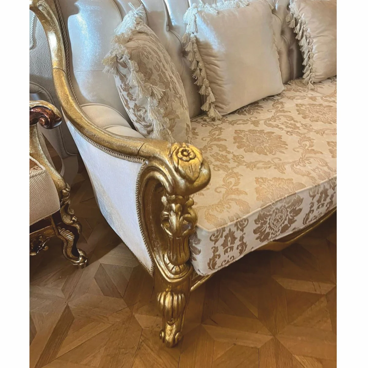 Luxus Barock Wohnzimmer Sofa Creme / Gold 220 cm - Barock Möbel