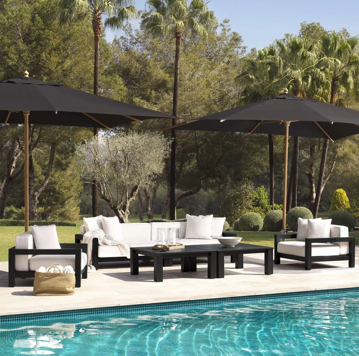 Luxus Gartensofa Schwarz / Weiß 273,5 x 100 x H. 72 cm - Wetterbeständiges Garten Terrassen Sofa mit Kissen - Hotel Möbel - Luxus Qualität