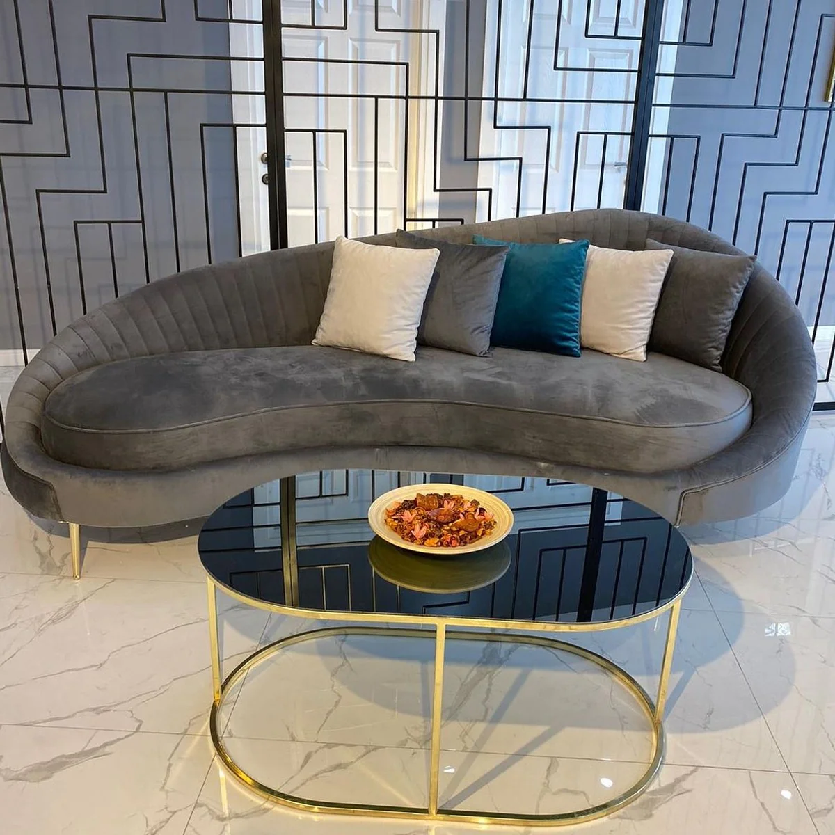 Luxus Sofa Grau / Gold 250 x 70 x H. 80 cm - Wohnzimmer Sofa - Hotel Sofa - Wohnzimmer Möbel - Hotel Möbel - Luxus Möbel - Wohnzimmer Einrichtung - Luxus Einrichtung