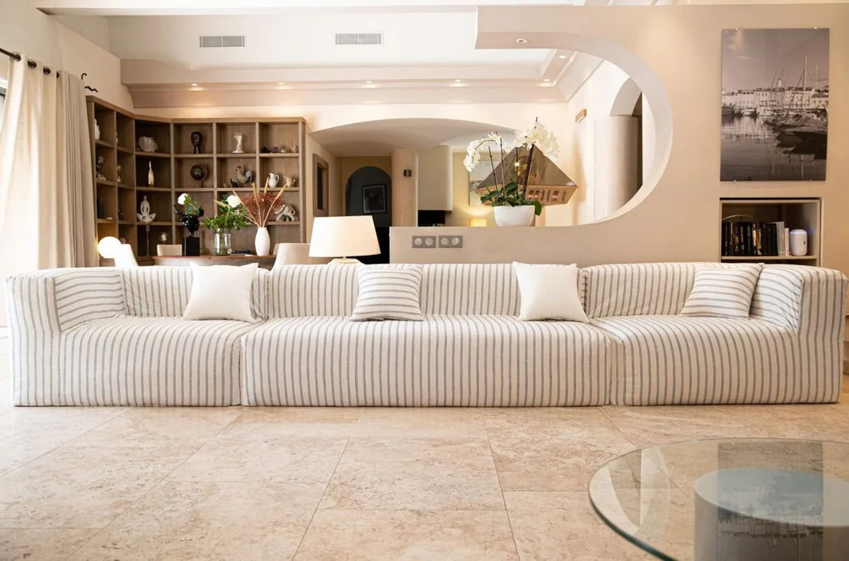 Luxus Wohnzimmer Sofa mit Streifen Weiß / Blau 450 cm